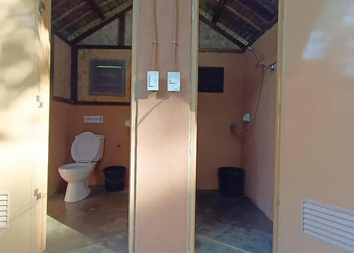 Tony\'S Country Glamping With Chalet With Private Wash Room Accommodation